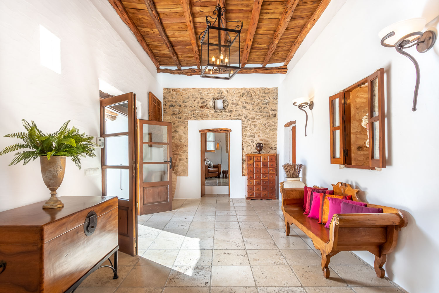 Finca Entrance Hall Bench Layout